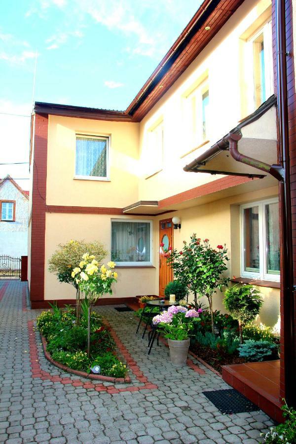 Pokoje Goscinne Asia Łeba Exterior foto